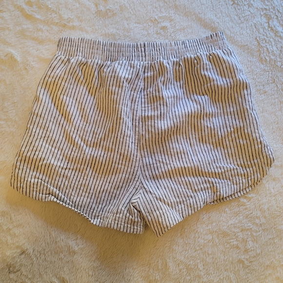Forever 21 stripped white shorts - Picture 4 of 6